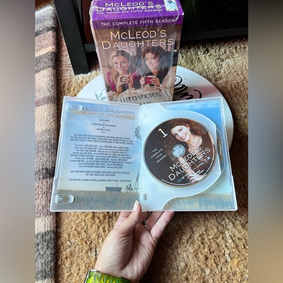 McLeods Daughters - The Complete Fifth Season (DVD, 2008, 8-Disc Set) NEW. - Picture 8 of 15